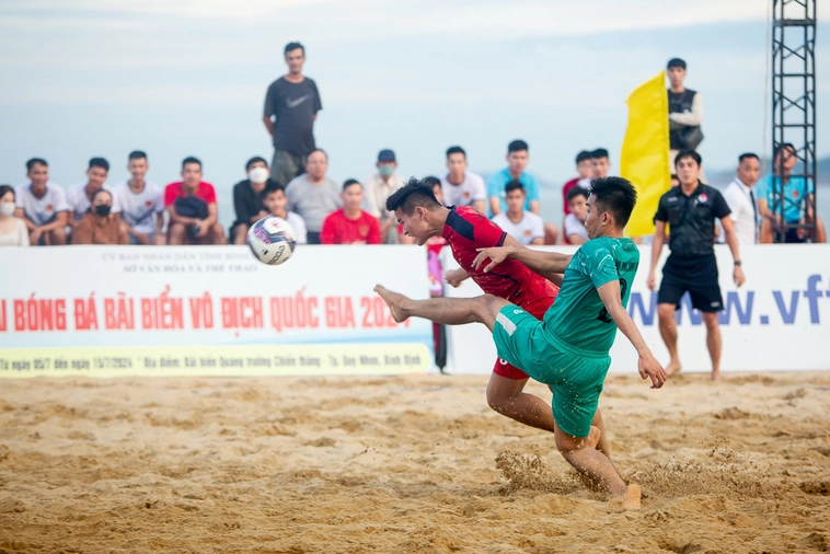 Khám Phá Luật Bóng Đá Bãi Biển: Sân Cát, Kỹ Năng & Chiến Thuật